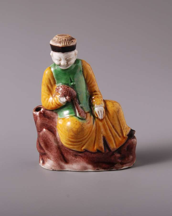 Famille Verte Waterdropper Man with Squirrel - Kangxi period